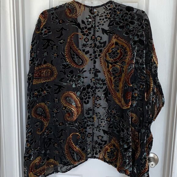 Ladies Umgee S/M Shawl Wrap Cardigan NWOT - Picture 2 of 4